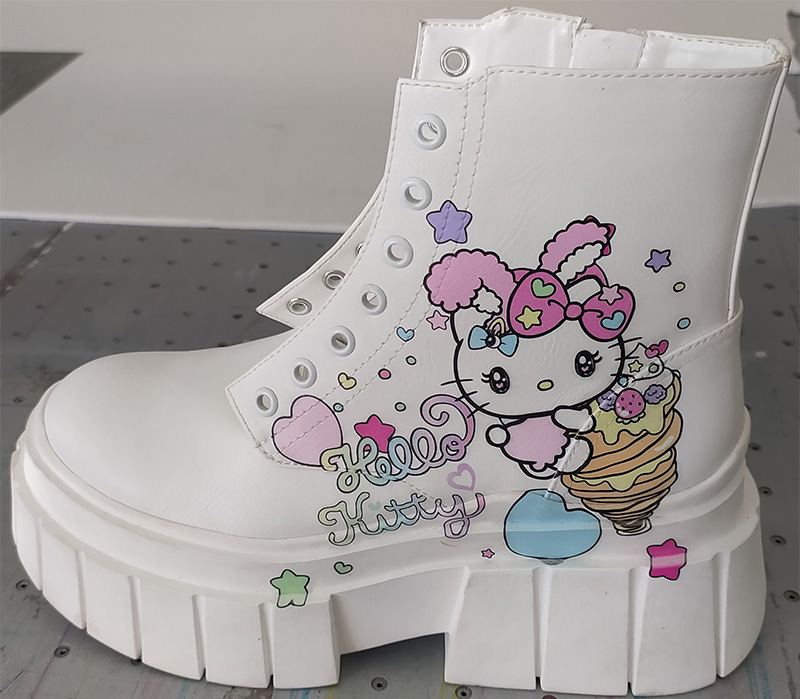 女生平板鞋使用龍潤LR-2513打樣效果圖